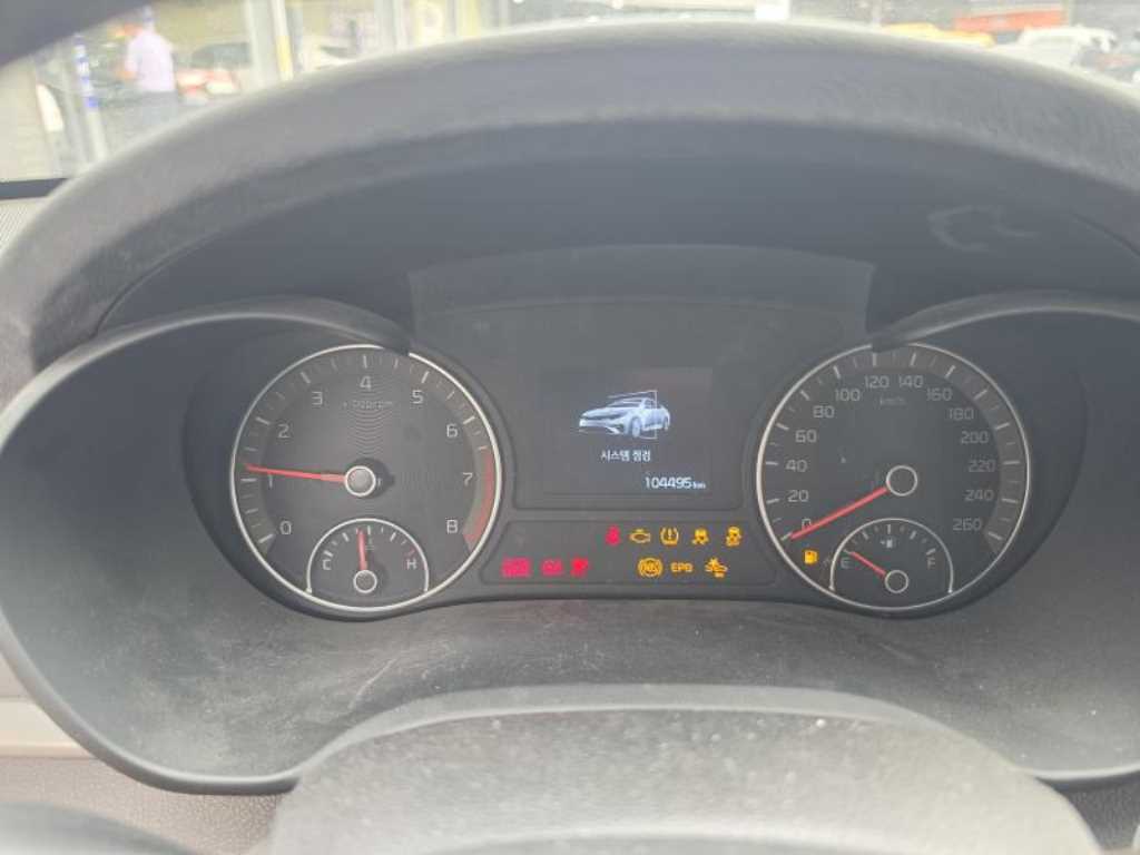 KIA K5 - Vista 9