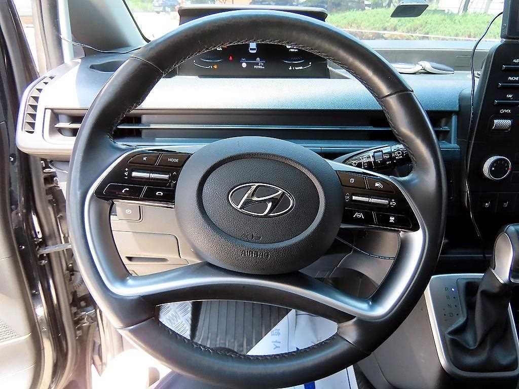 HYUNDAI Staria - Vista 8
