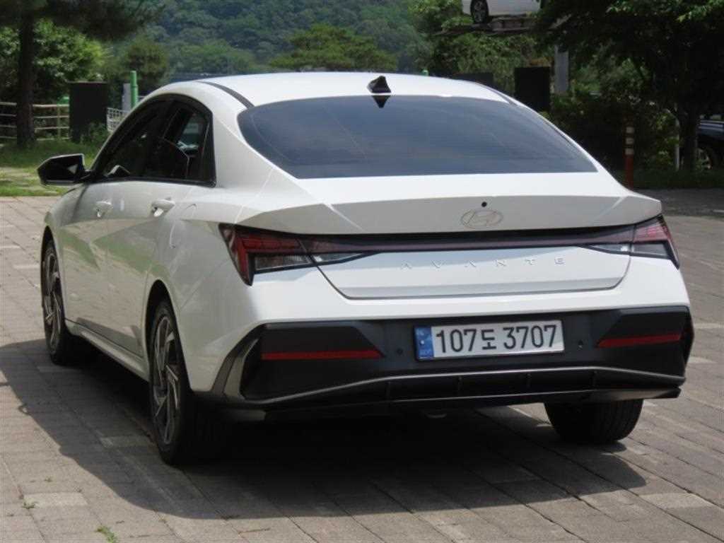 HYUNDAI Avante - Vista 4