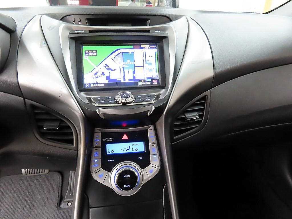 HYUNDAI Avante 2012 Blanco - Importación desde Corea - HF Imports Iquique - Foto 13
