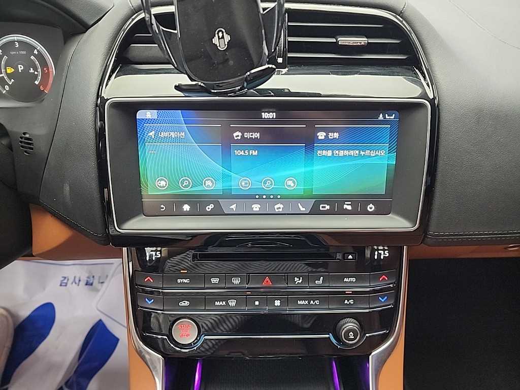 Jaguar XE - Vista 10
