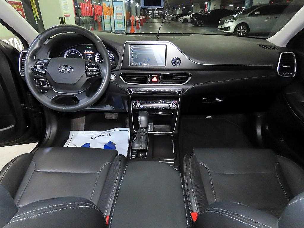 HYUNDAI Grandeur - Vista 10