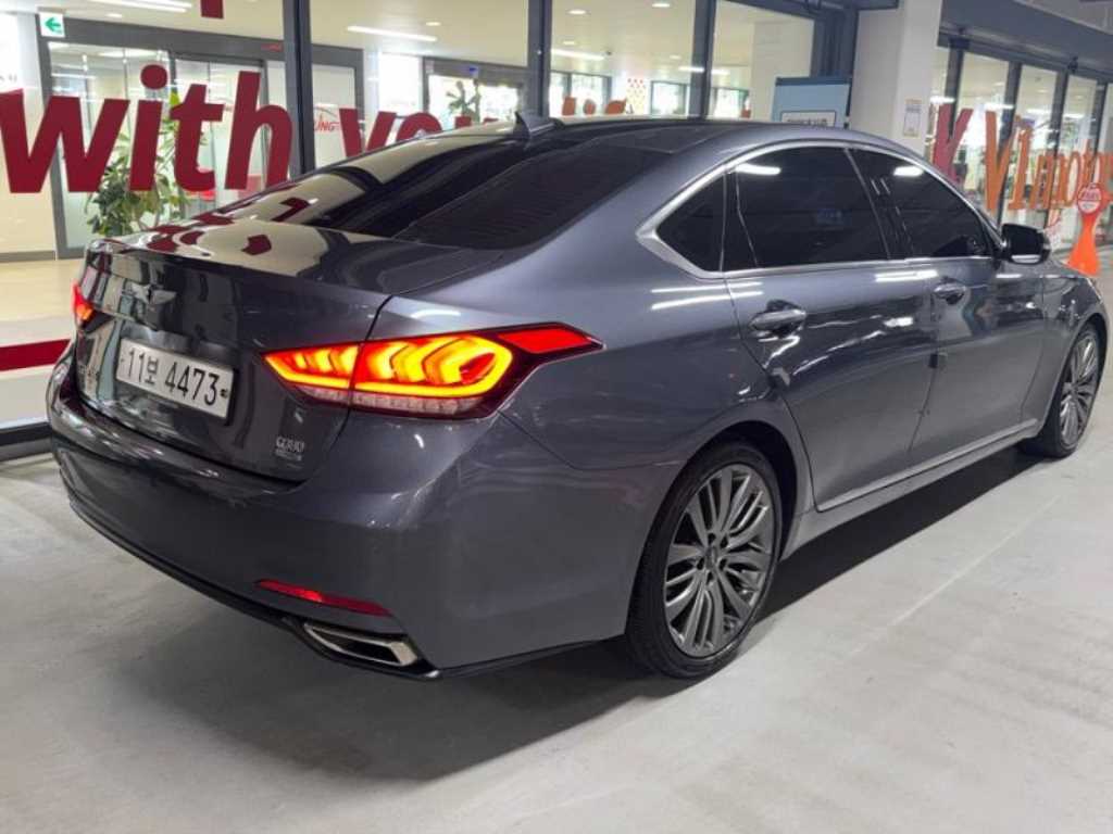 HYUNDAI Genesis - Vista 4