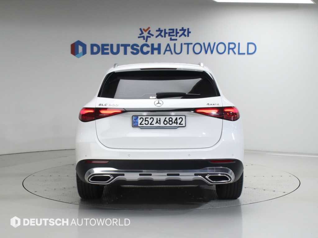 Mercedes Benz GLC Class - Vista 4
