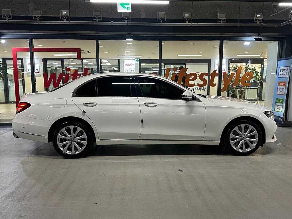 Mercedes Benz E class - Vista 4