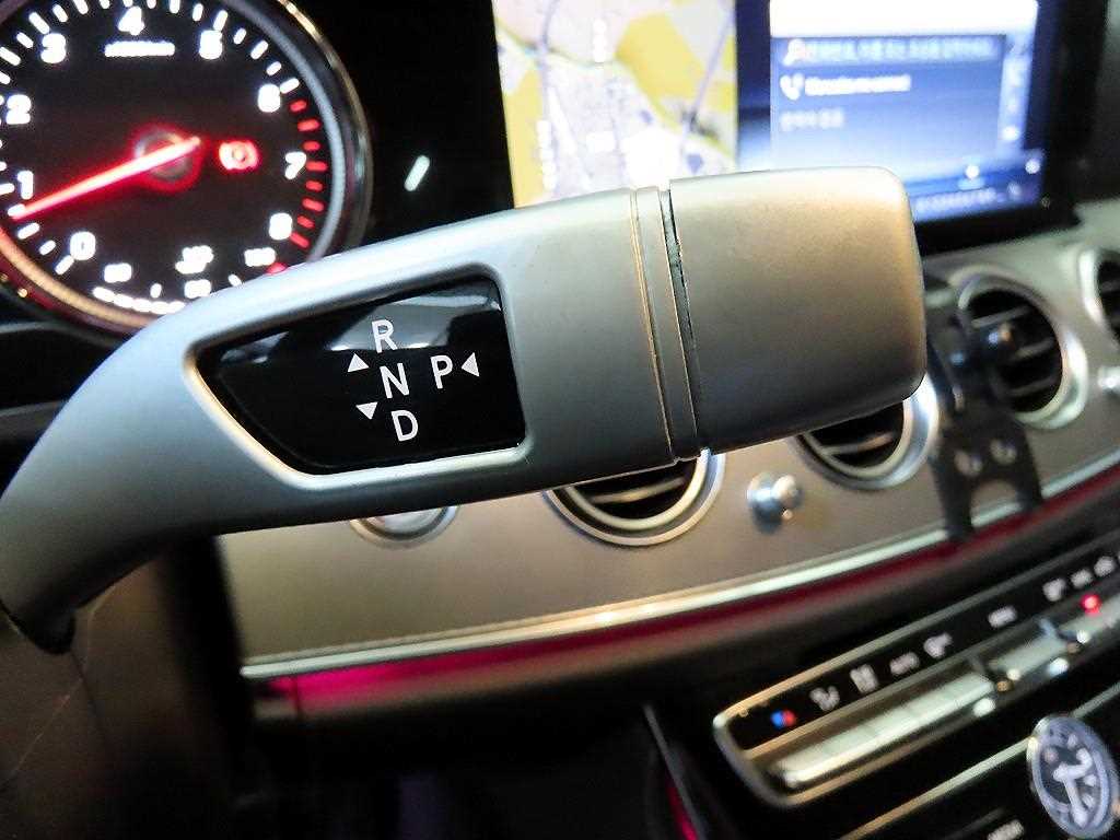 Mercedes Benz E class - Vista 12