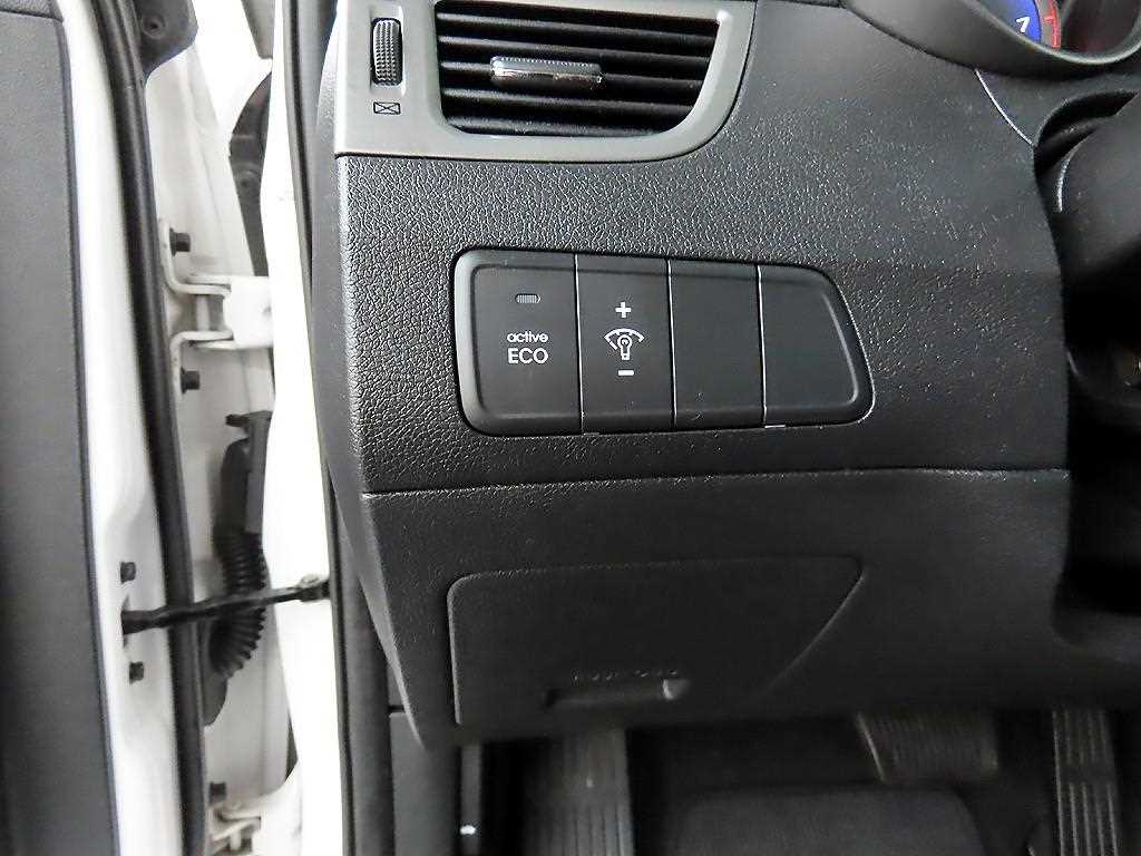 HYUNDAI Avante - Vista 12
