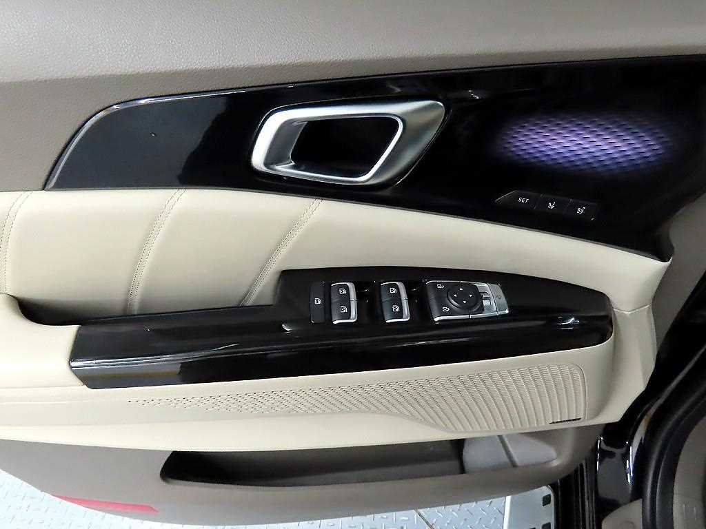 KIA Carnival - Vista 11