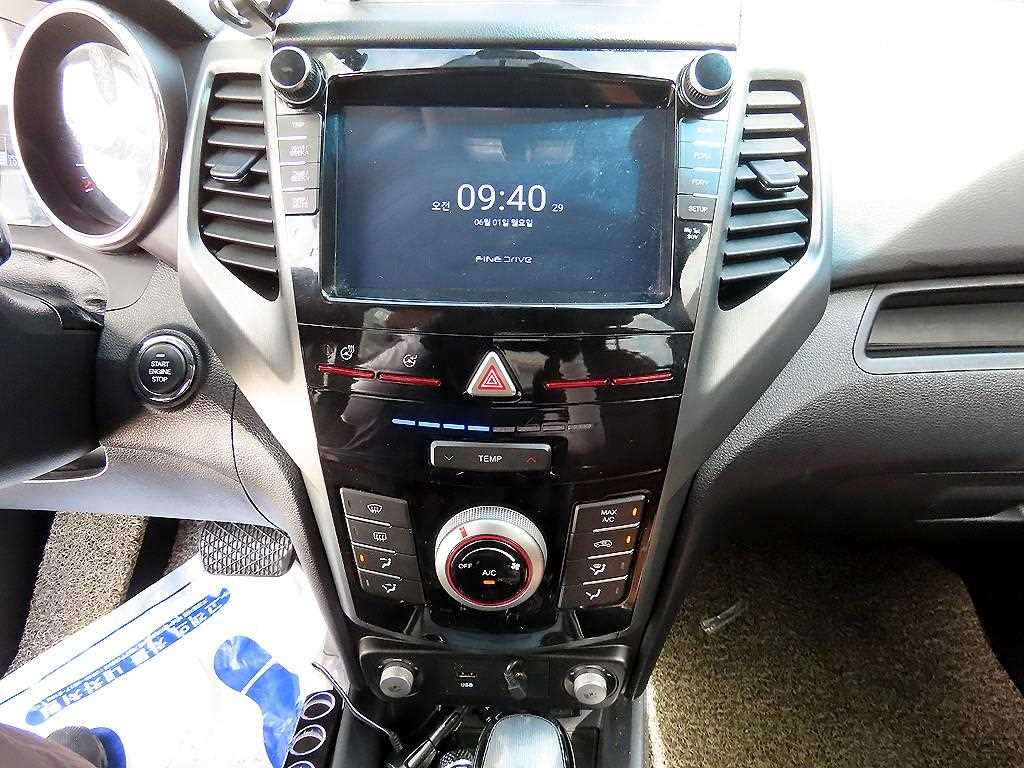 Ssangyong Tivoli 2018 Negro - Importación desde Corea - HF Imports Iquique - Foto 14