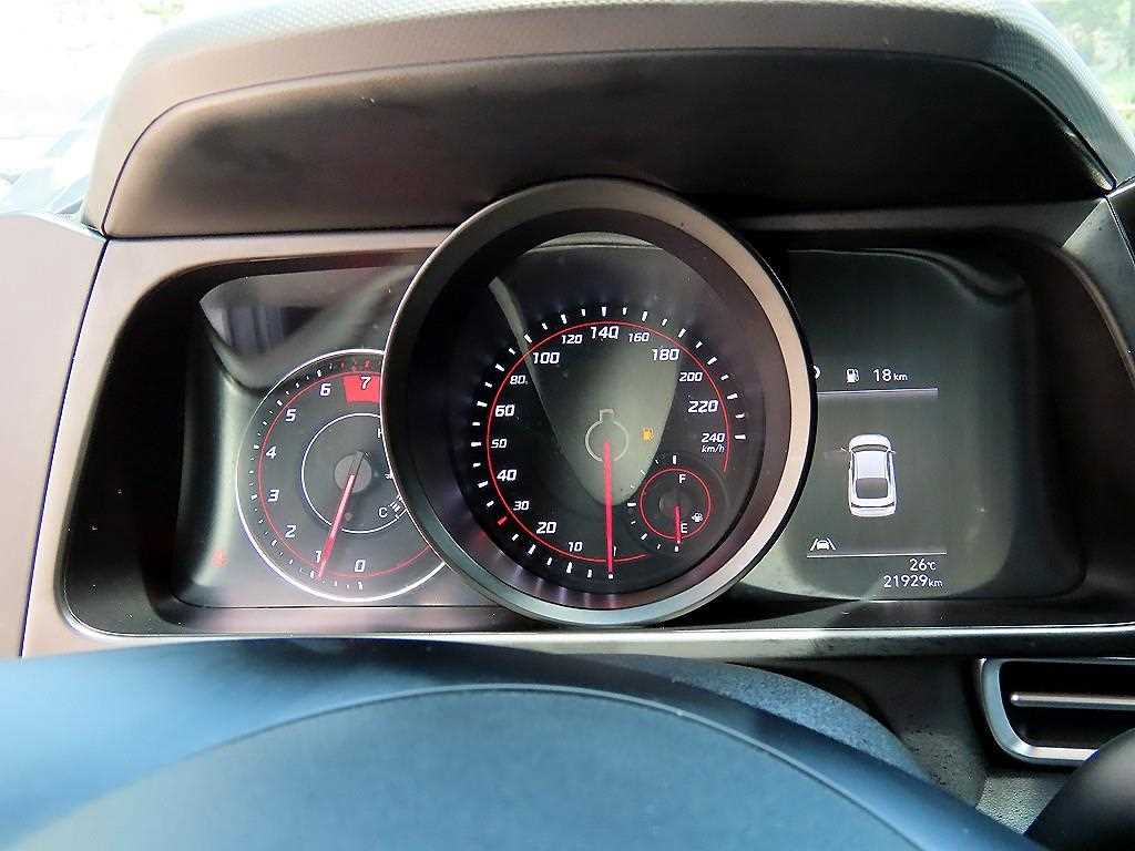 HYUNDAI Avante - Vista 9