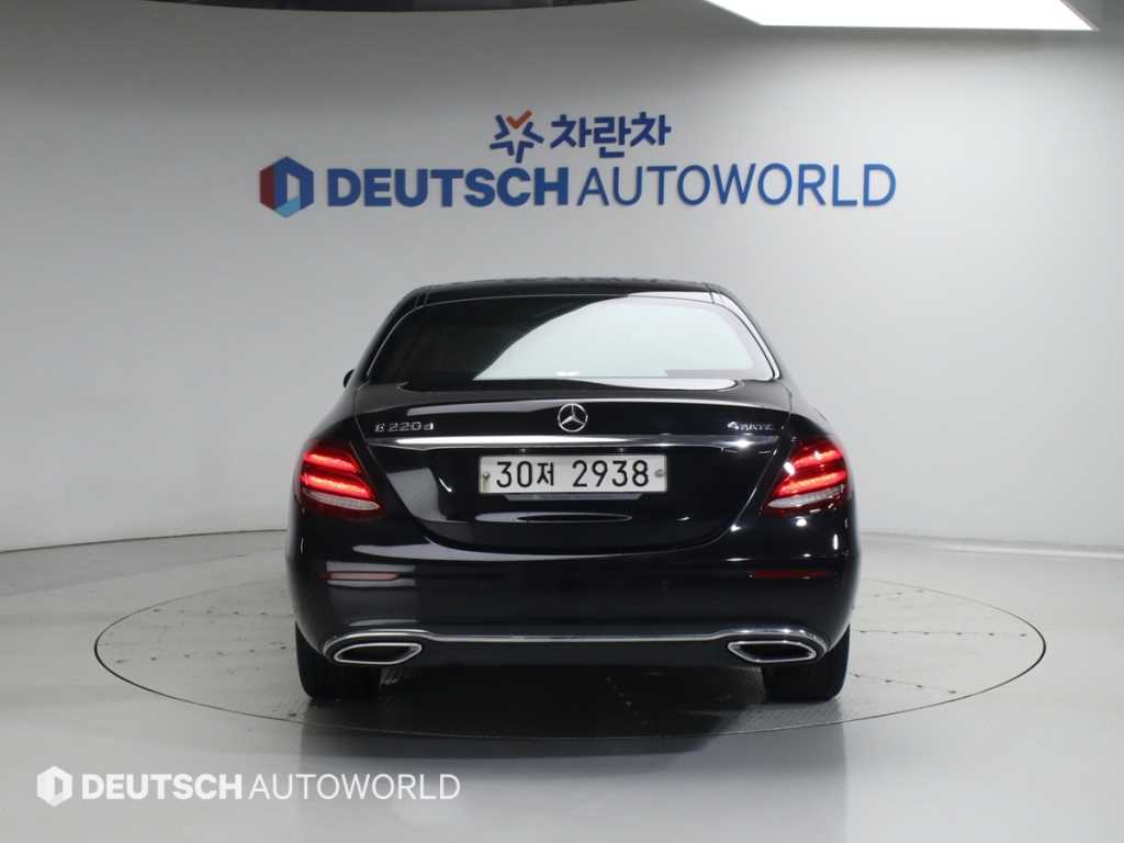 Mercedes Benz E class - Vista 4