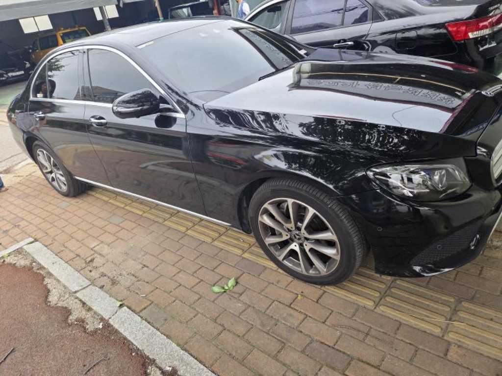 Mercedes Benz E class 2019 Negro - Importación desde Corea - HF Imports Iquique - Foto 1