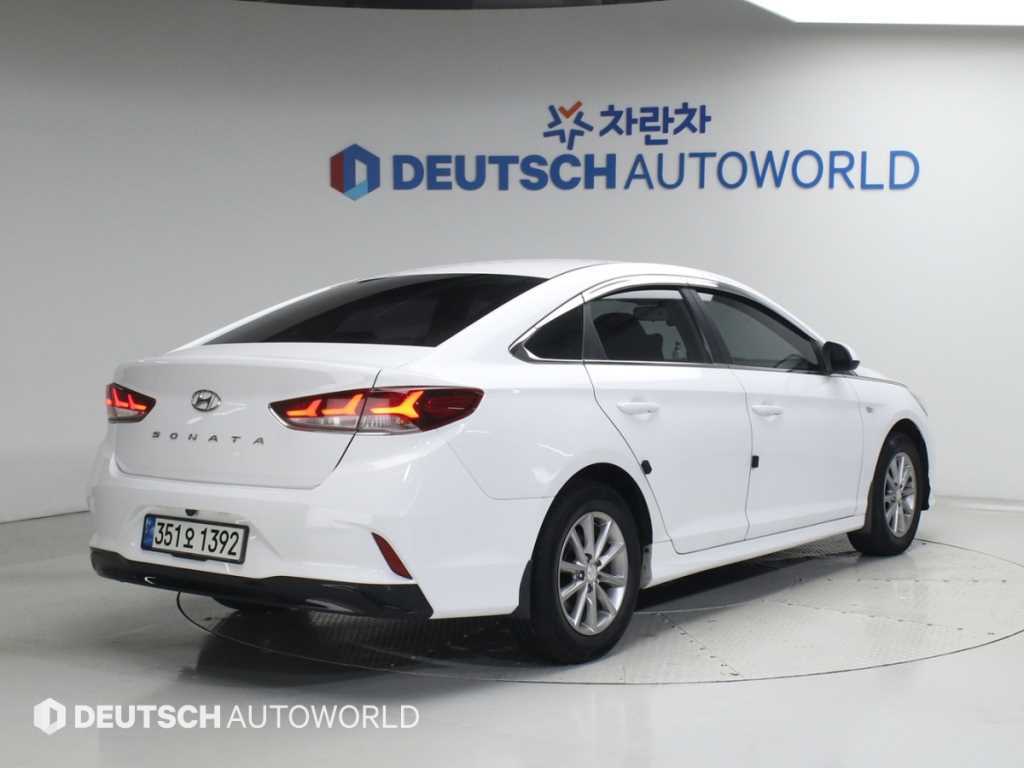 HYUNDAI Sonata - Vista 2