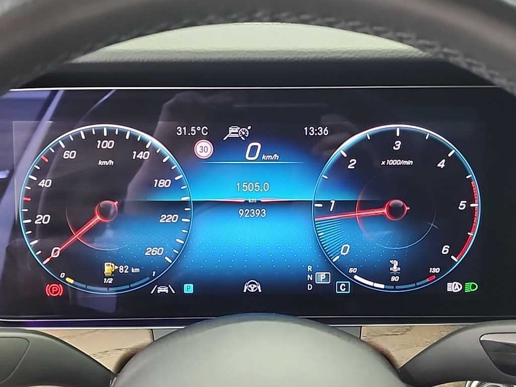 Mercedes Benz E class - Vista 6