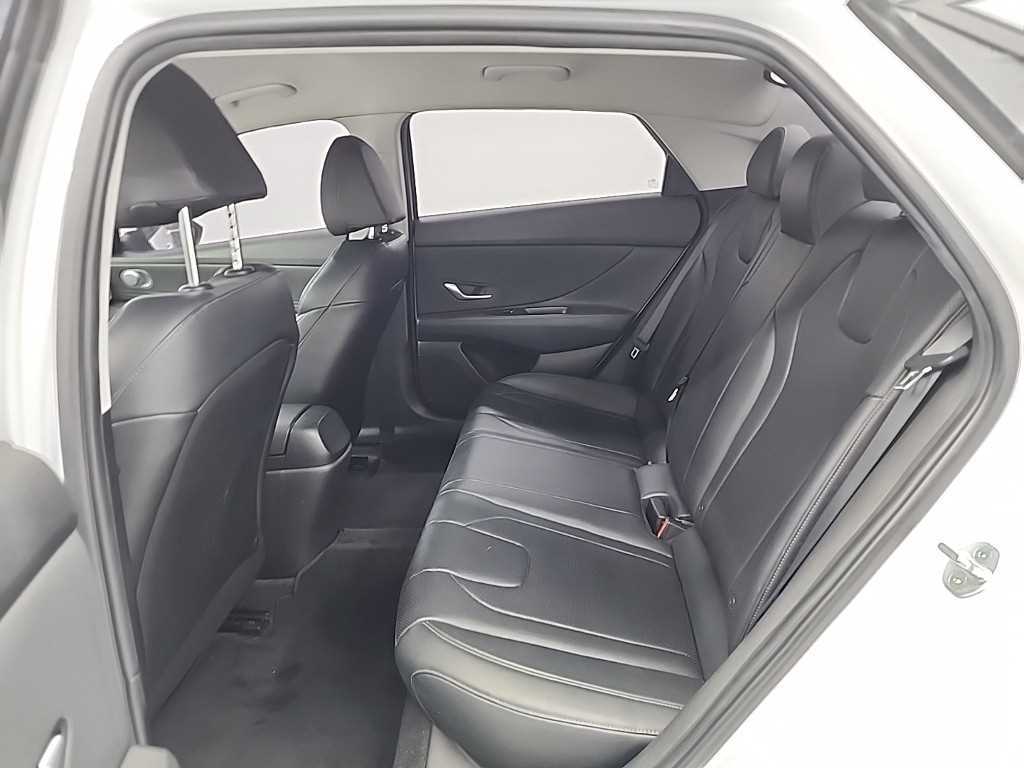 HYUNDAI Avante - Vista 12
