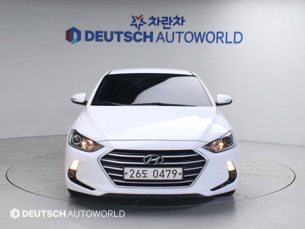 HYUNDAI Avante - Vista 3