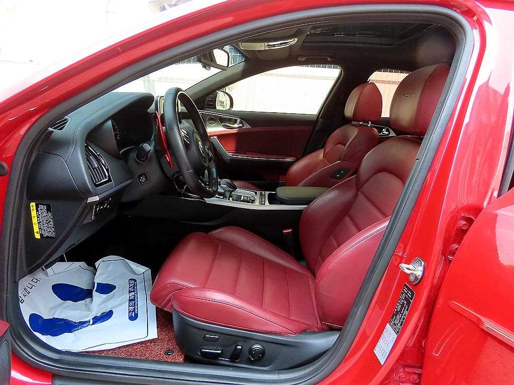 KIA Stinger - Vista 5