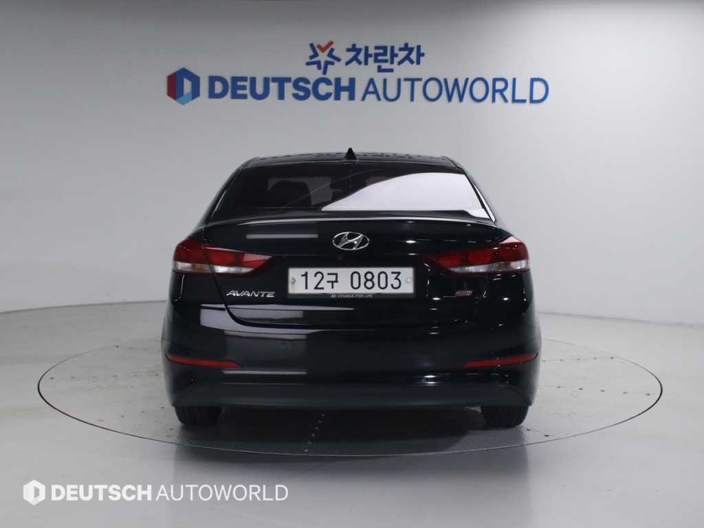 HYUNDAI Avante - Vista 4