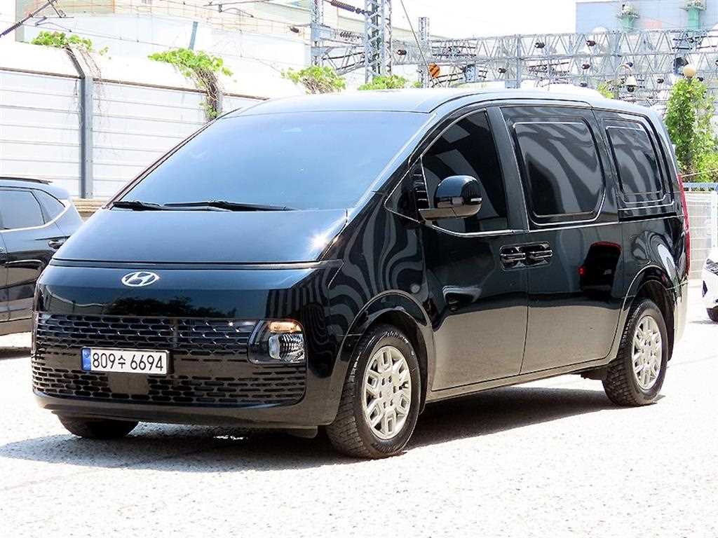 HYUNDAI Staria - Vista 2