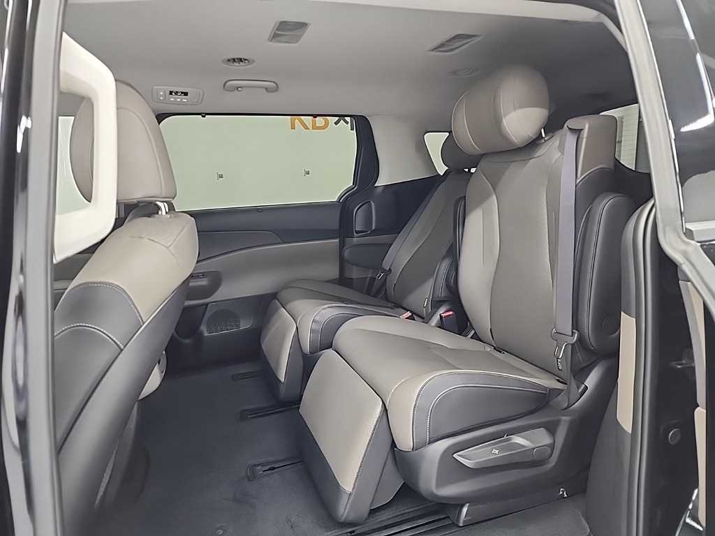 KIA Carnival - Vista 12