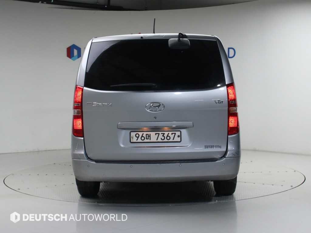 HYUNDAI Starex - Vista 4