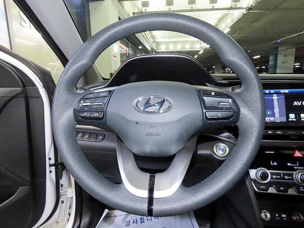 HYUNDAI Avante - Vista 8