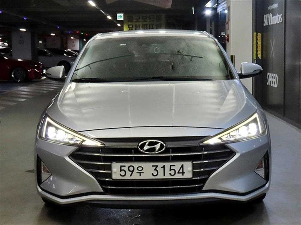 HYUNDAI Avante - Vista 2