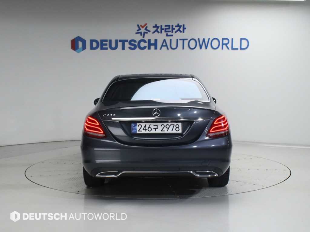 Mercedes Benz C Class - Vista 4
