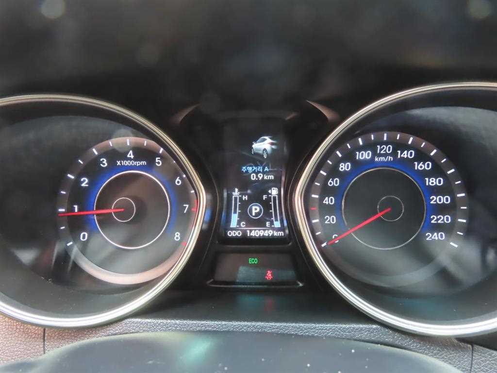 HYUNDAI Avante - Vista 9