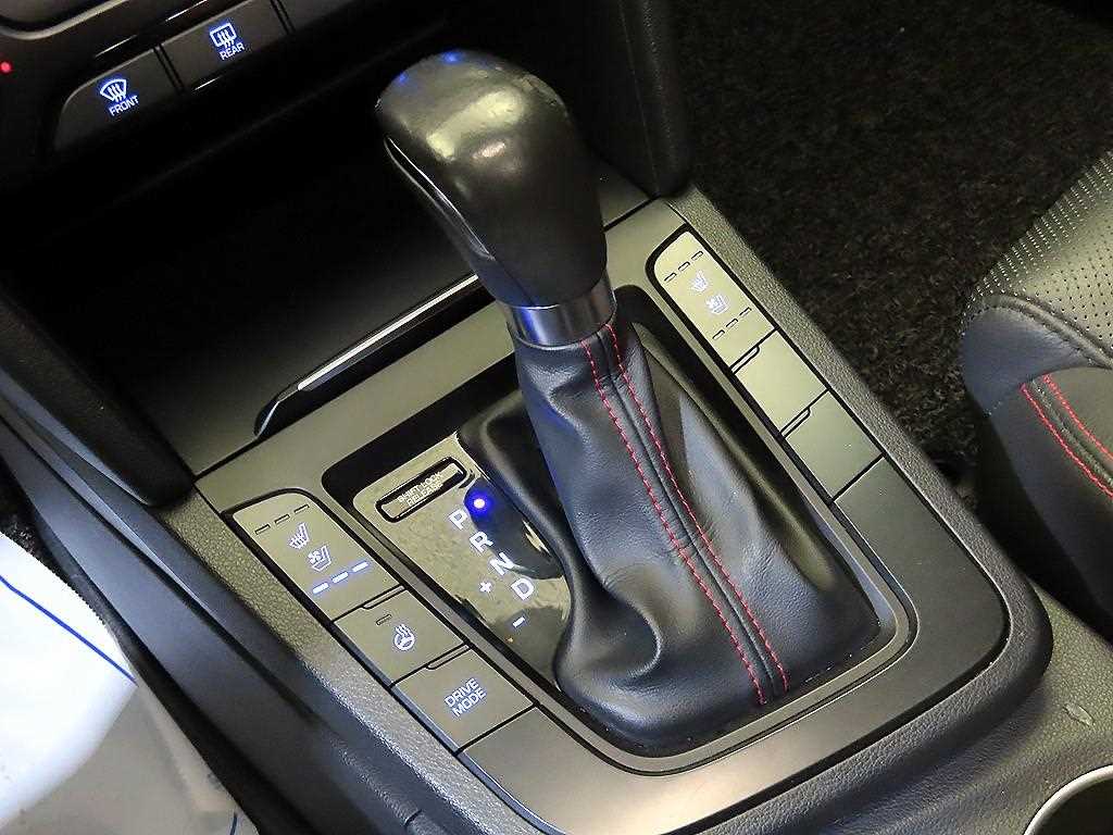 HYUNDAI Avante - Vista 12