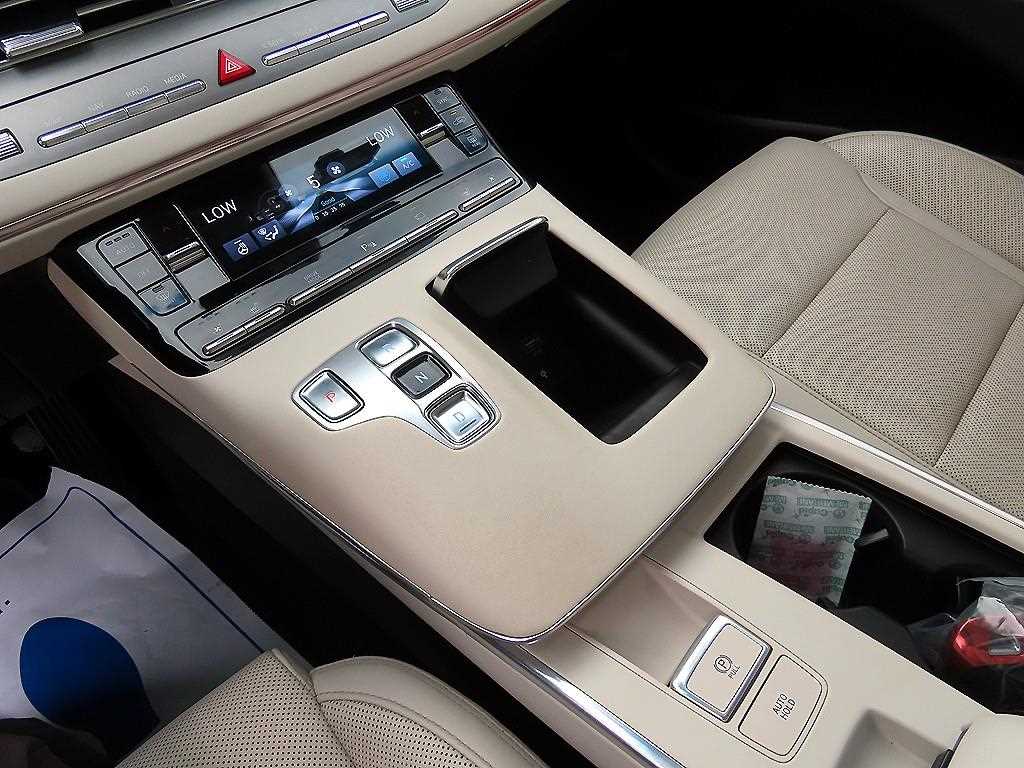 HYUNDAI Grandeur - Vista 10