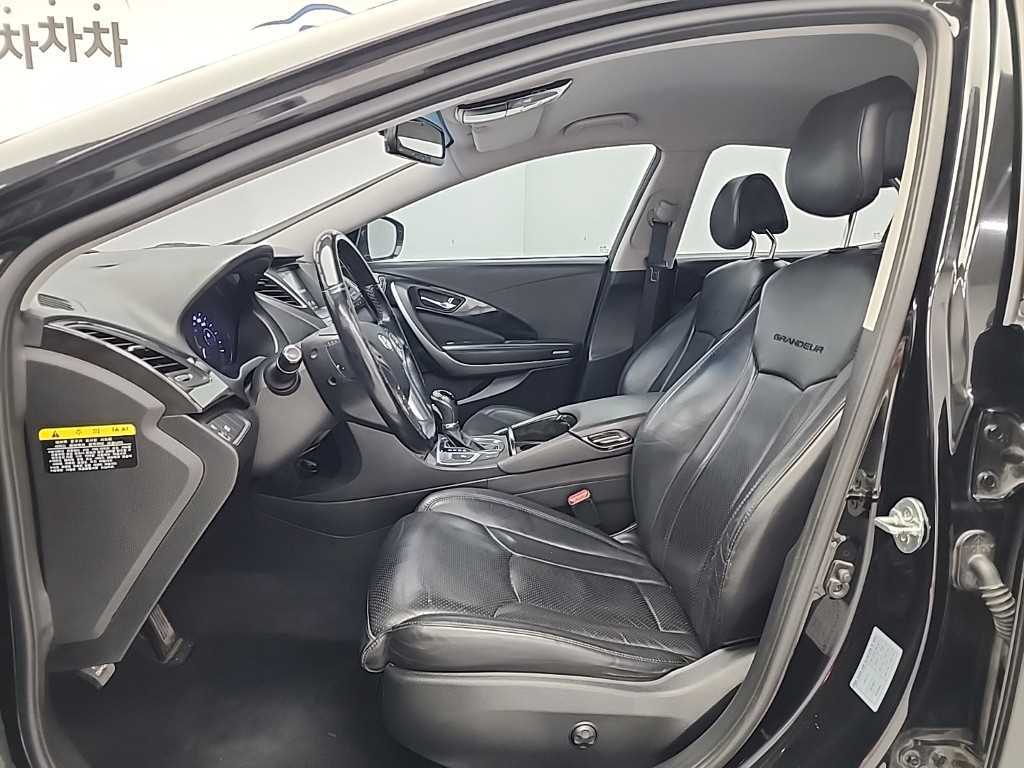 HYUNDAI Grandeur - Vista 11