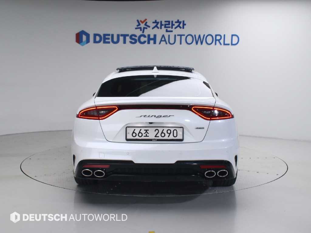 KIA Stinger - Vista 4