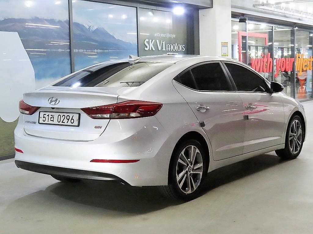 HYUNDAI Avante - Vista 4