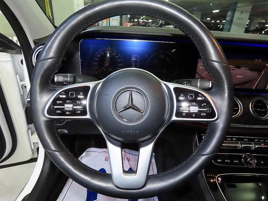 Mercedes Benz E class - Vista 8