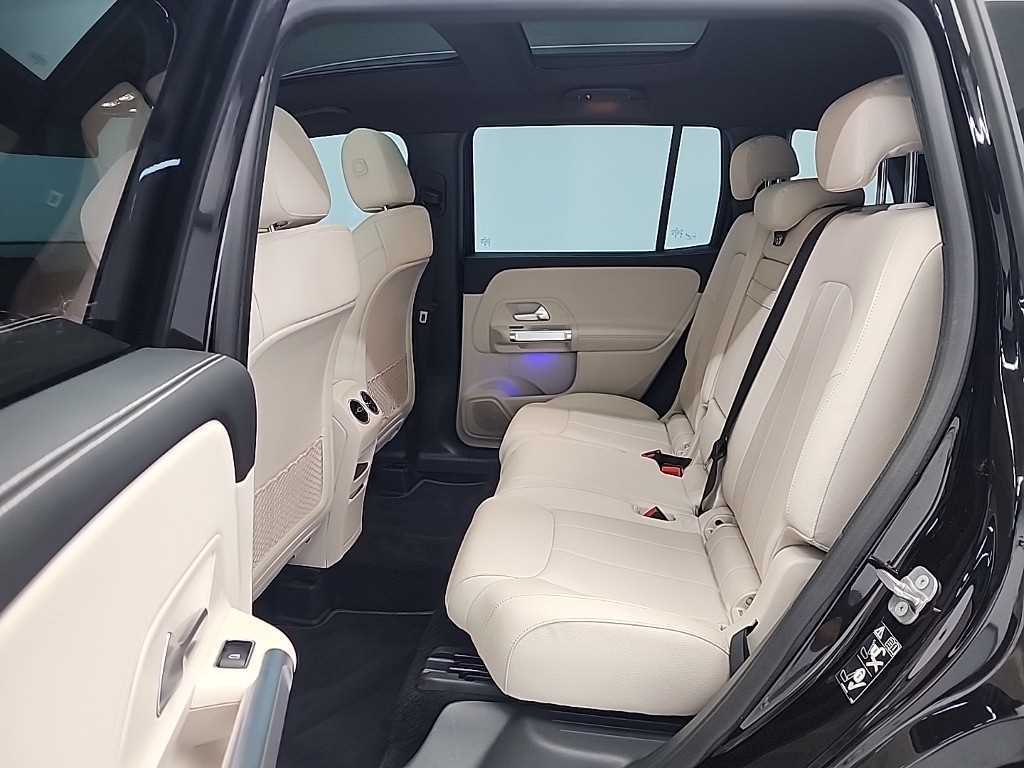 Mercedes Benz GLB Class - Vista 12