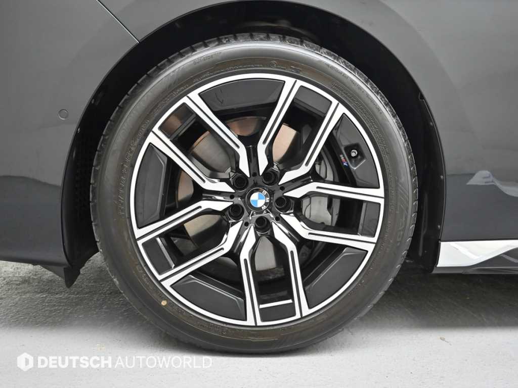 BMW 7 Series - Vista 5
