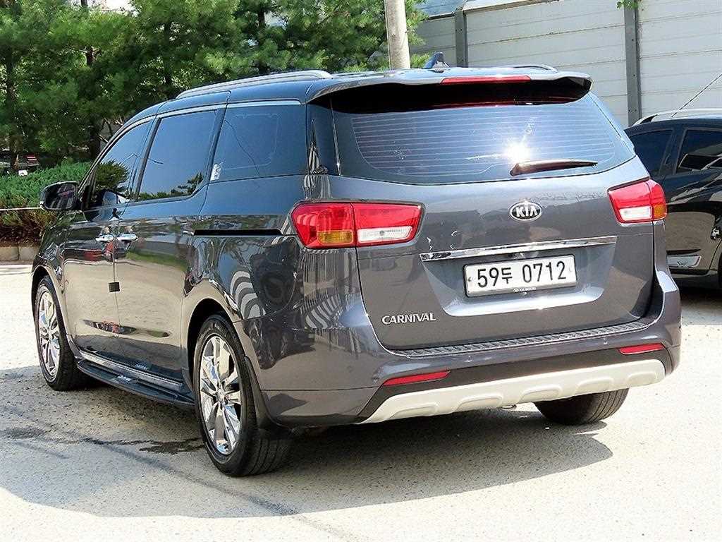 KIA Carnival - Vista 3