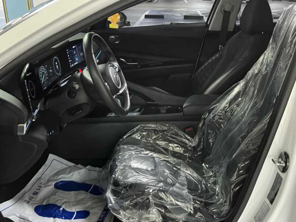 HYUNDAI Avante - Vista 10