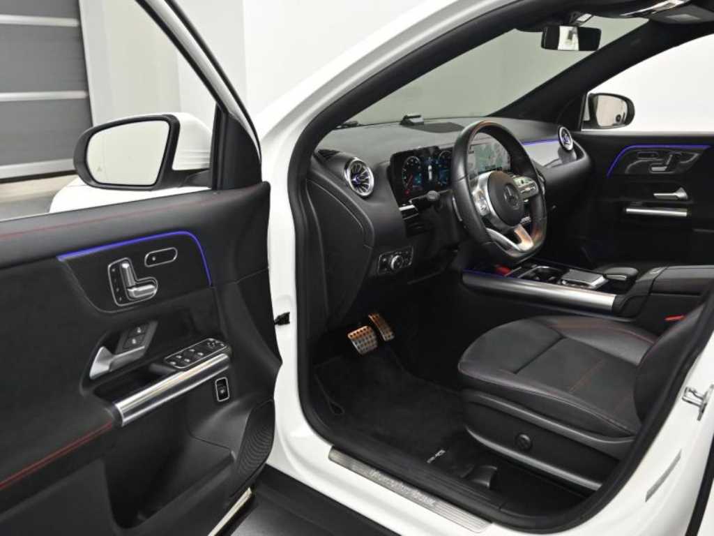 Mercedes Benz GLA Class - Vista 11