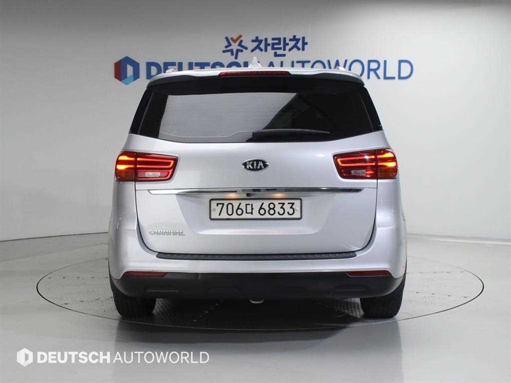KIA Carnival - Vista 4