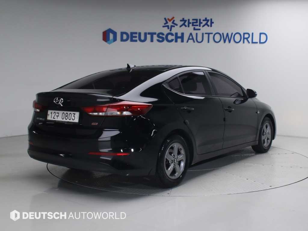 HYUNDAI Avante - Vista 2