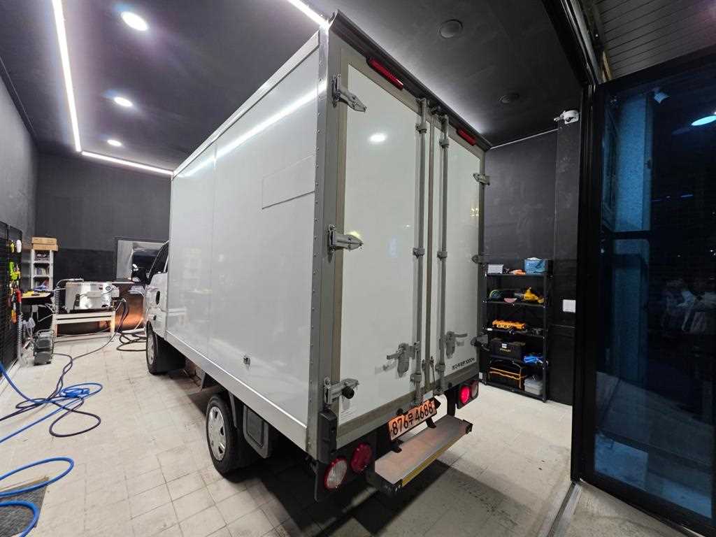 Small Truck Top_Delivery only tower car - Vista 6