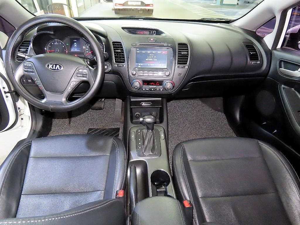 KIA K3 - Vista 10