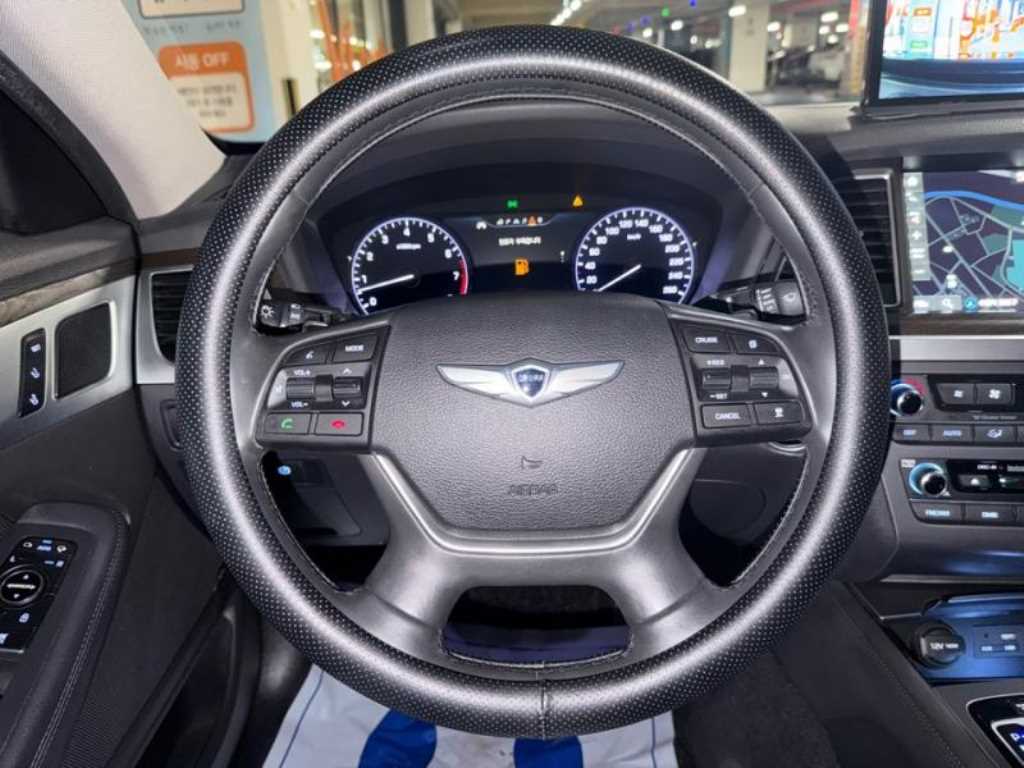 HYUNDAI Genesis - Vista 8