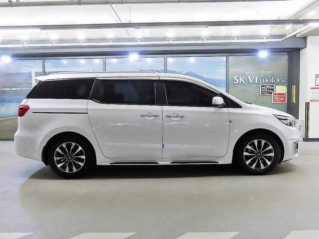 KIA Carnival - Vista 3