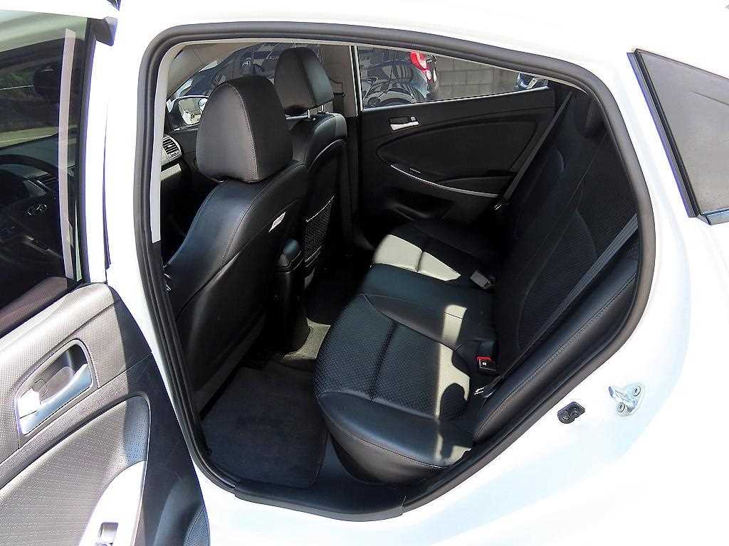 HYUNDAI Accent - Vista 6
