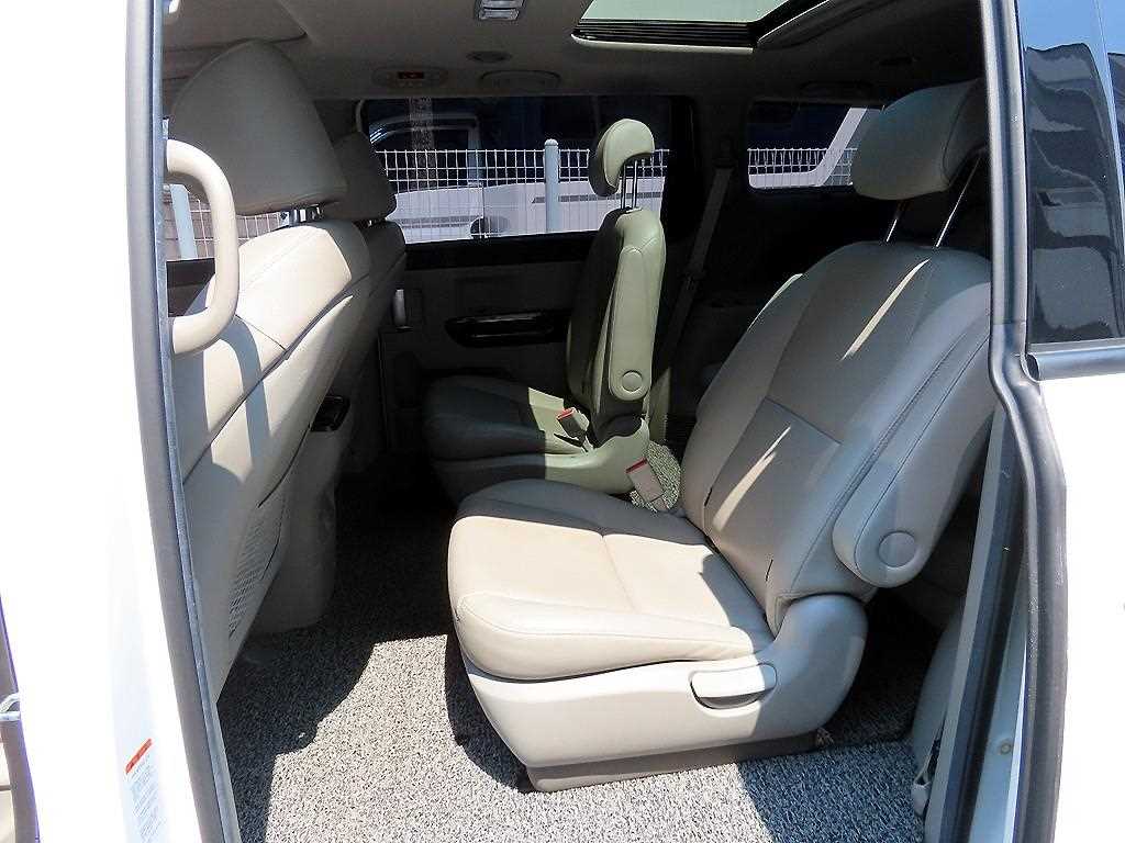 KIA Carnival - Vista 6