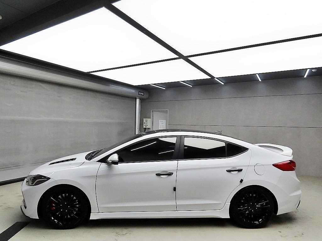 HYUNDAI Avante - Vista 4