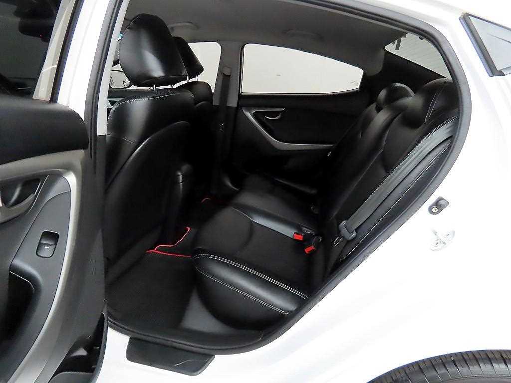 HYUNDAI Avante - Vista 6